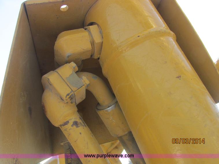 image for item E7834 1996 Caterpillar D6R XL dozer