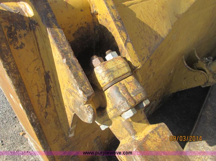 image for item E7834 1996 Caterpillar D6R XL dozer