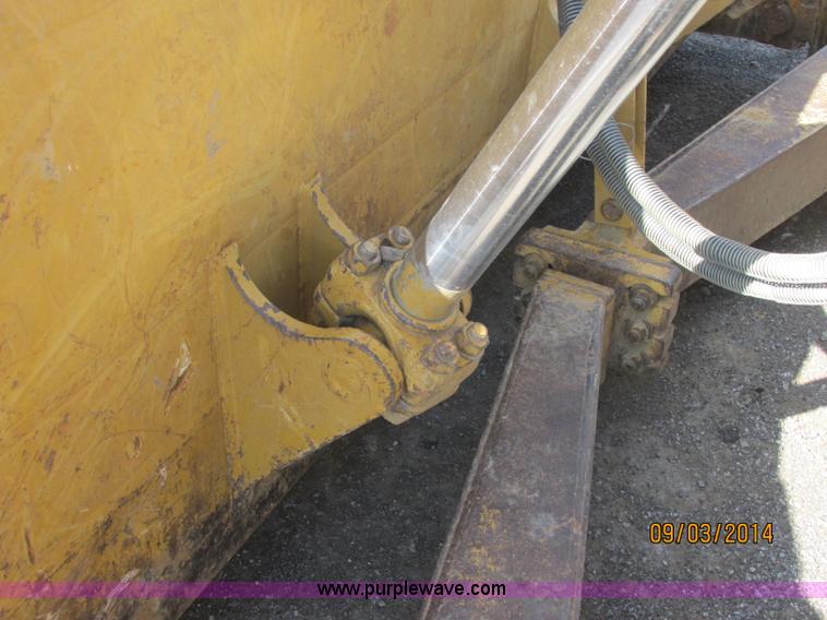 image for item E7834 1996 Caterpillar D6R XL dozer