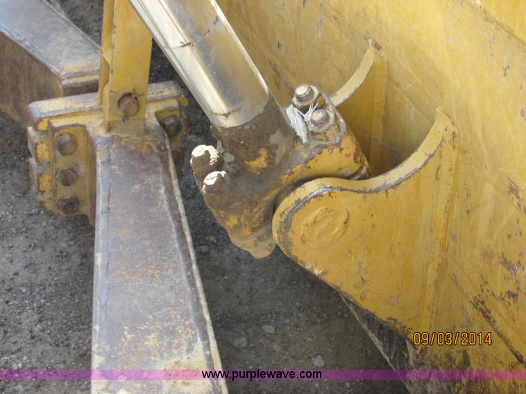 image for item E7834 1996 Caterpillar D6R XL dozer