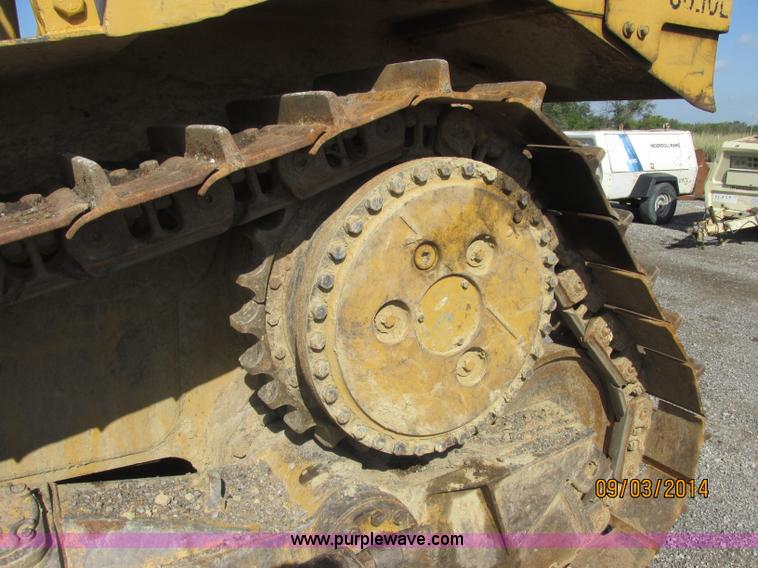 image for item E7834 1996 Caterpillar D6R XL dozer