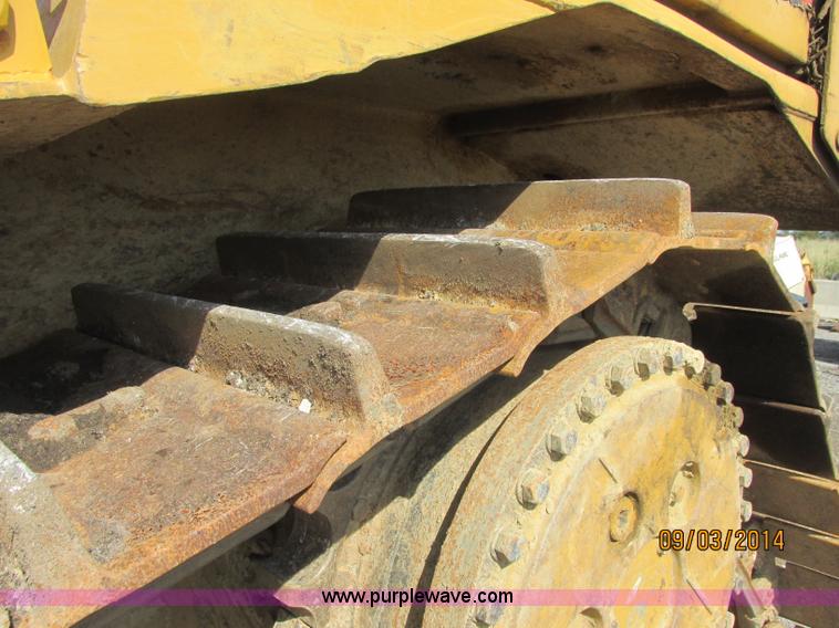 image for item E7834 1996 Caterpillar D6R XL dozer
