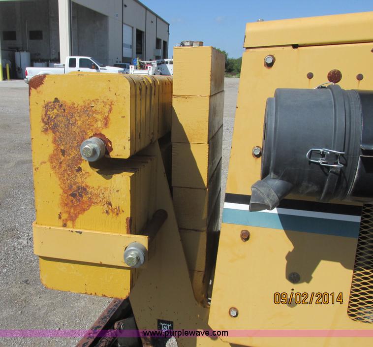 image for item E7861 2000 Vermeer V8550A rock saw