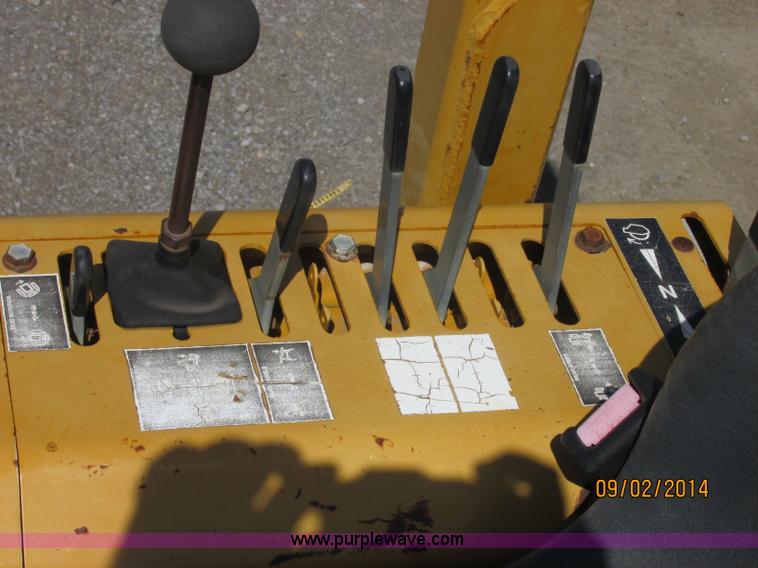 image for item E7861 2000 Vermeer V8550A rock saw