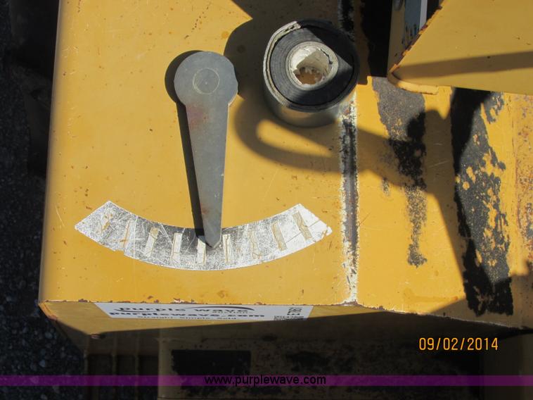 image for item E7861 2000 Vermeer V8550A rock saw