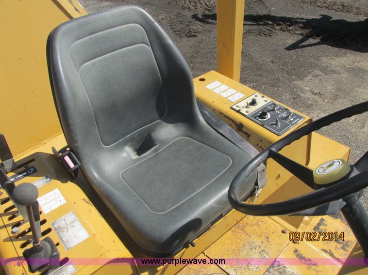 image for item E7861 2000 Vermeer V8550A rock saw