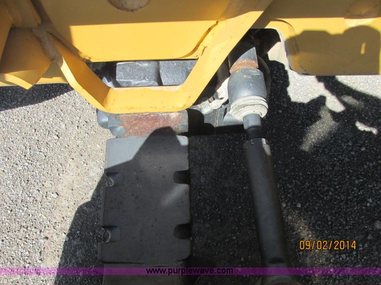 image for item E7861 2000 Vermeer V8550A rock saw