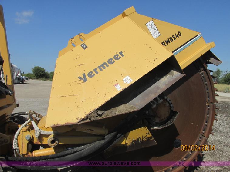 image for item E7861 2000 Vermeer V8550A rock saw