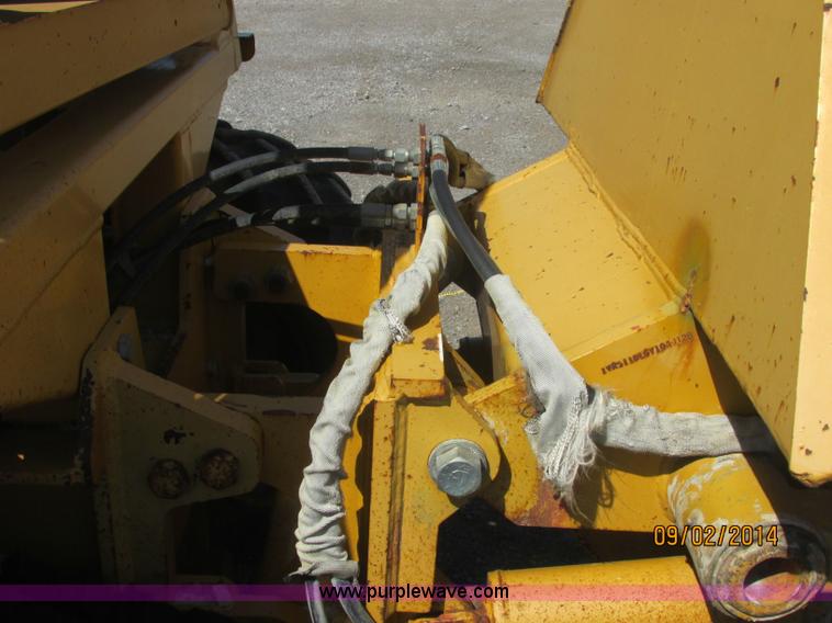 image for item E7861 2000 Vermeer V8550A rock saw