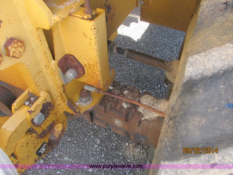 image for item E7861 2000 Vermeer V8550A rock saw