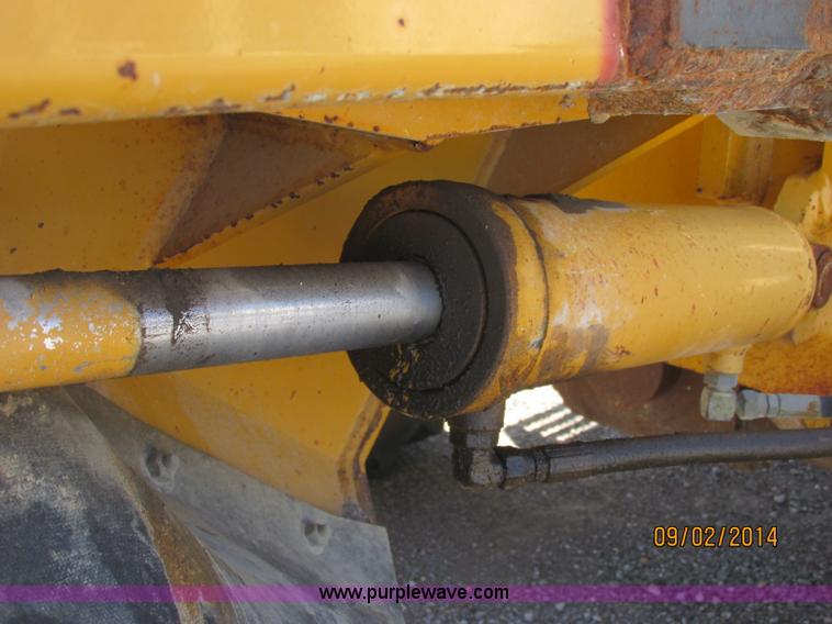 image for item E7861 2000 Vermeer V8550A rock saw