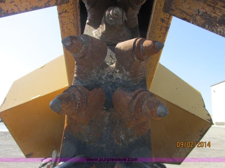 image for item E7861 2000 Vermeer V8550A rock saw