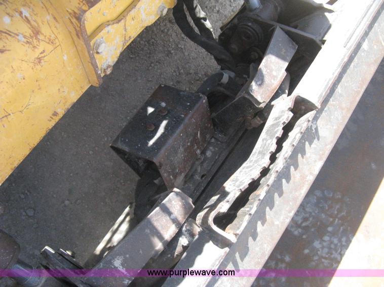 image for item E7871 2003 Caterpillar 262 skid steer
