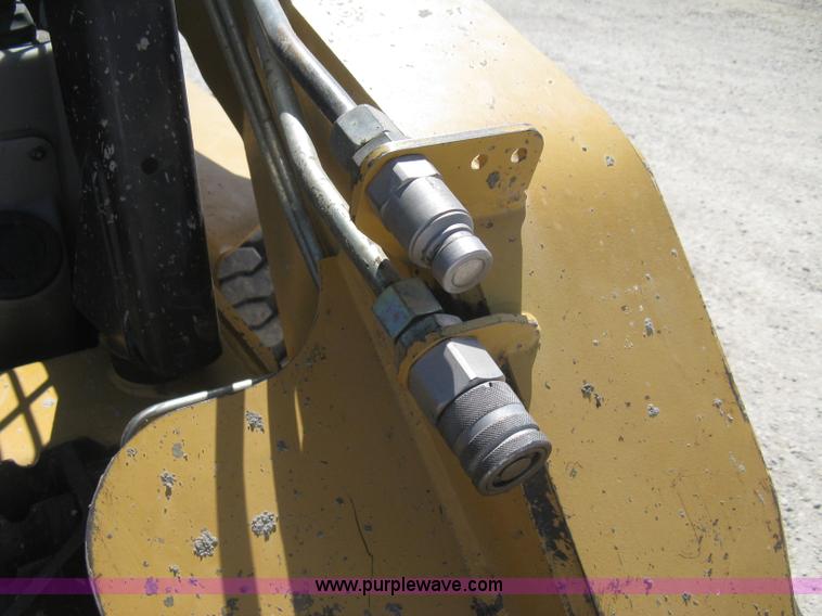 image for item E7871 2003 Caterpillar 262 skid steer