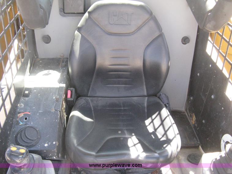image for item E7871 2003 Caterpillar 262 skid steer