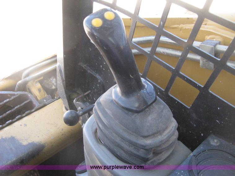image for item E7871 2003 Caterpillar 262 skid steer