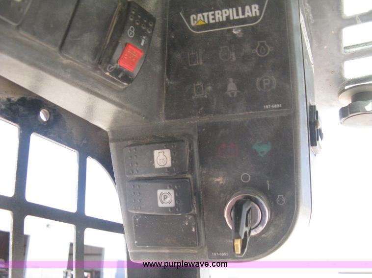 image for item E7871 2003 Caterpillar 262 skid steer