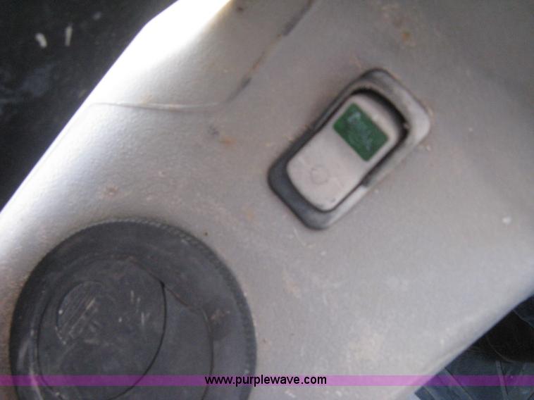 image for item E7871 2003 Caterpillar 262 skid steer