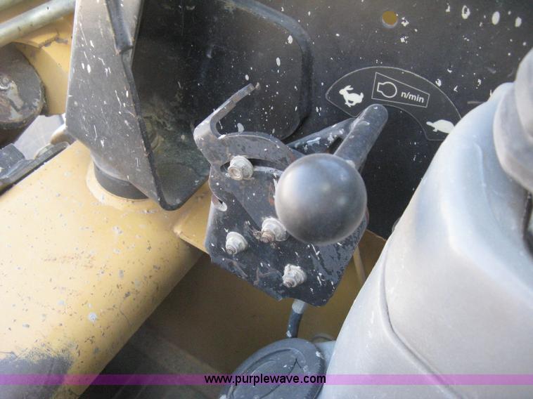 image for item E7871 2003 Caterpillar 262 skid steer