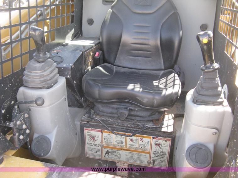 image for item E7871 2003 Caterpillar 262 skid steer