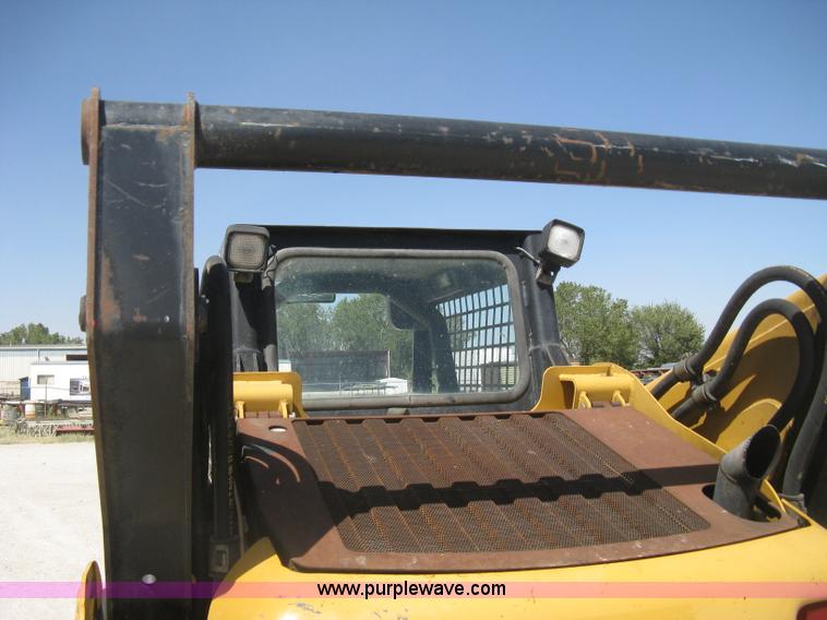 image for item E7871 2003 Caterpillar 262 skid steer