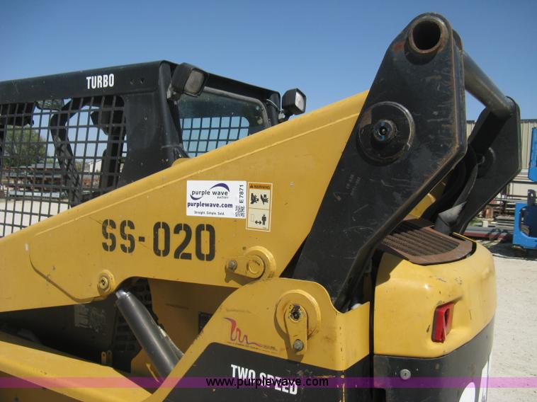 image for item E7871 2003 Caterpillar 262 skid steer