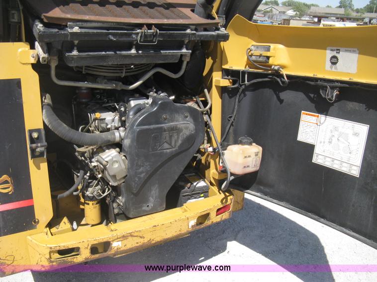 image for item E7871 2003 Caterpillar 262 skid steer