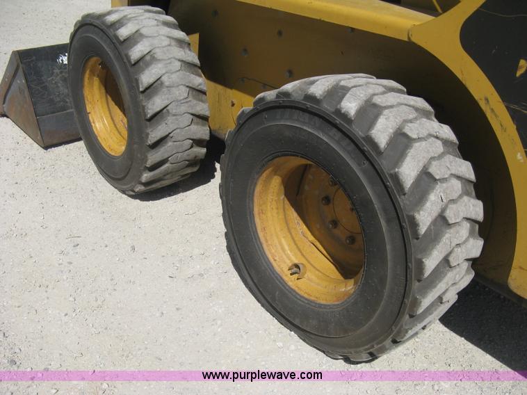 image for item E7871 2003 Caterpillar 262 skid steer