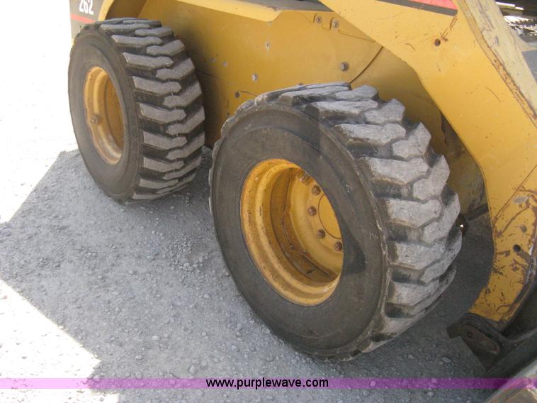 image for item E7871 2003 Caterpillar 262 skid steer