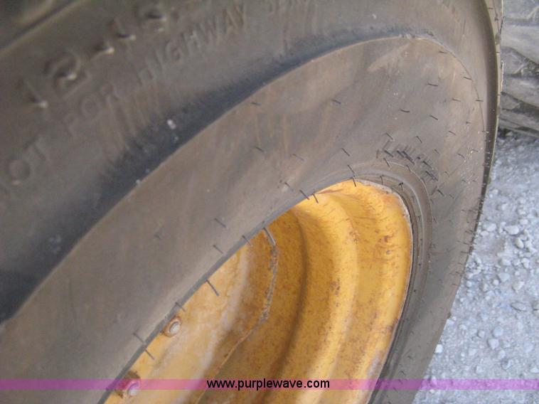 image for item E7871 2003 Caterpillar 262 skid steer