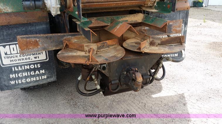 image for item E9001 1996 Peterbilt 357 spreader truck