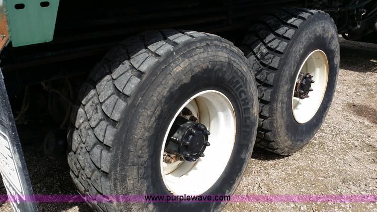 image for item E9001 1996 Peterbilt 357 spreader truck