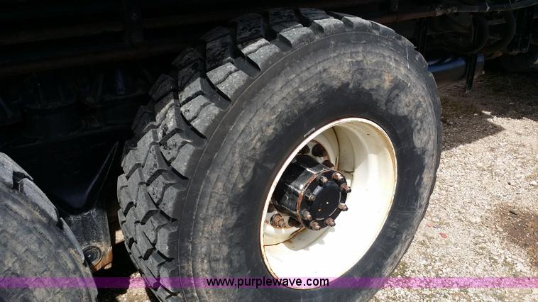 image for item E9001 1996 Peterbilt 357 spreader truck