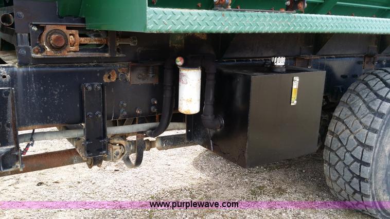 image for item E9001 1996 Peterbilt 357 spreader truck