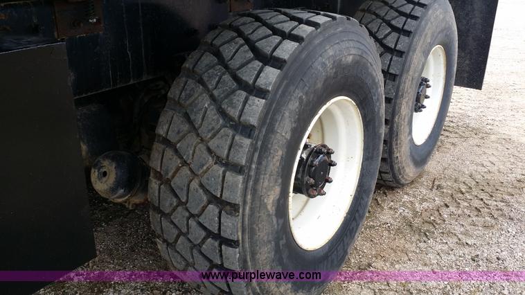 image for item E9001 1996 Peterbilt 357 spreader truck