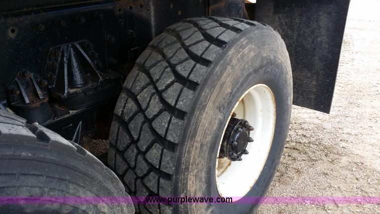 image for item E9001 1996 Peterbilt 357 spreader truck