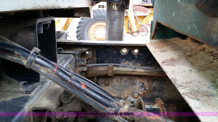 image for item E9001 1996 Peterbilt 357 spreader truck