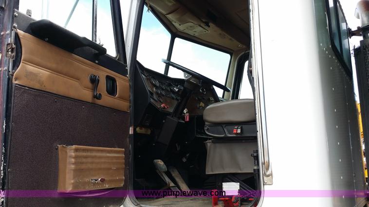 image for item E9001 1996 Peterbilt 357 spreader truck