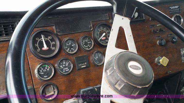 image for item E9001 1996 Peterbilt 357 spreader truck