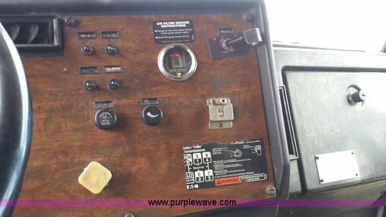 image for item E9001 1996 Peterbilt 357 spreader truck