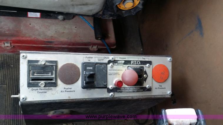 image for item E9001 1996 Peterbilt 357 spreader truck