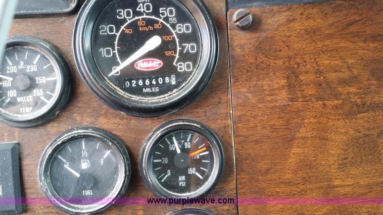 image for item E9001 1996 Peterbilt 357 spreader truck