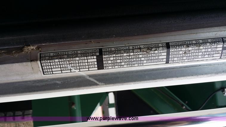 image for item E9001 1996 Peterbilt 357 spreader truck