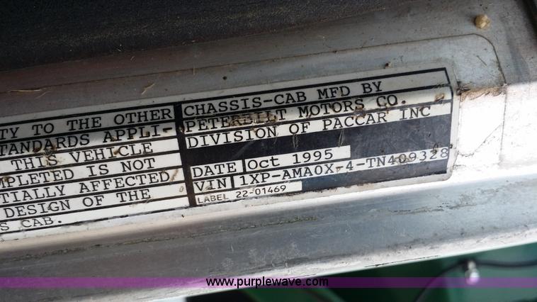 image for item E9001 1996 Peterbilt 357 spreader truck