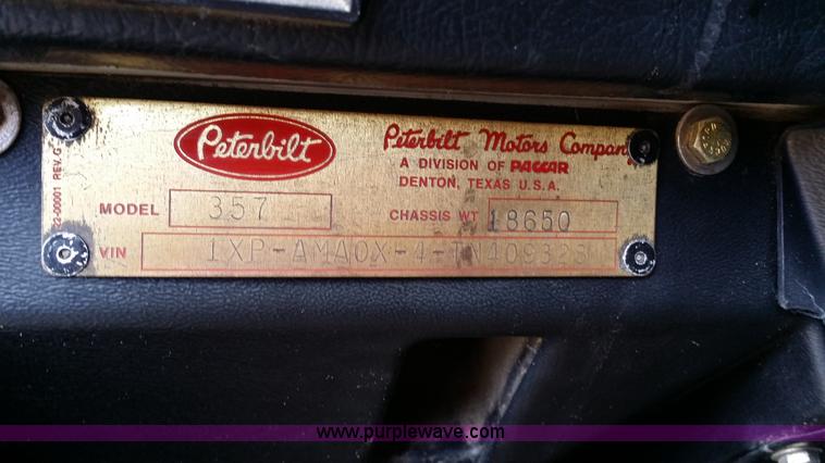 image for item E9001 1996 Peterbilt 357 spreader truck