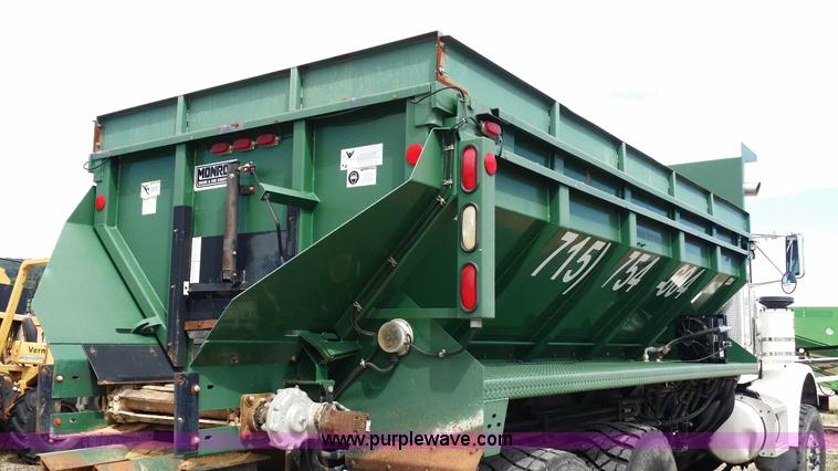 image for item E9001 1996 Peterbilt 357 spreader truck