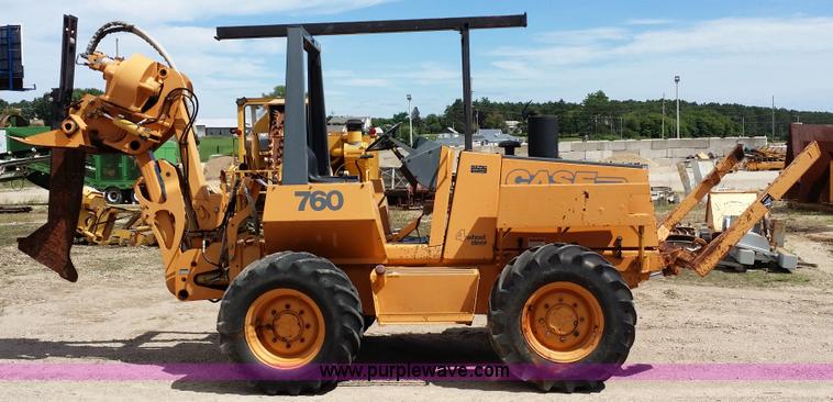 image for item E9002 1989 Case 760 vibratory plow