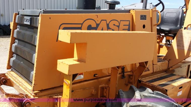 image for item E9002 1989 Case 760 vibratory plow