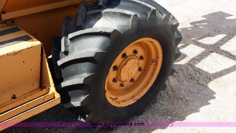 image for item E9002 1989 Case 760 vibratory plow