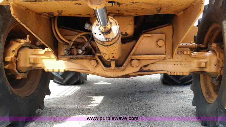 image for item E9002 1989 Case 760 vibratory plow